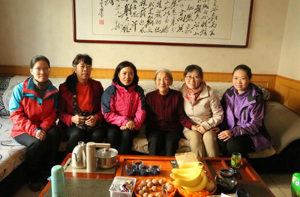 大家赶赴井陉县的微水镇,白土岭,小作镇,辛庄乡仙台山看望了抗战老