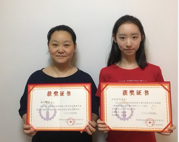 一等奖获得者孟小桐和优秀指导教师获得者孟史娜