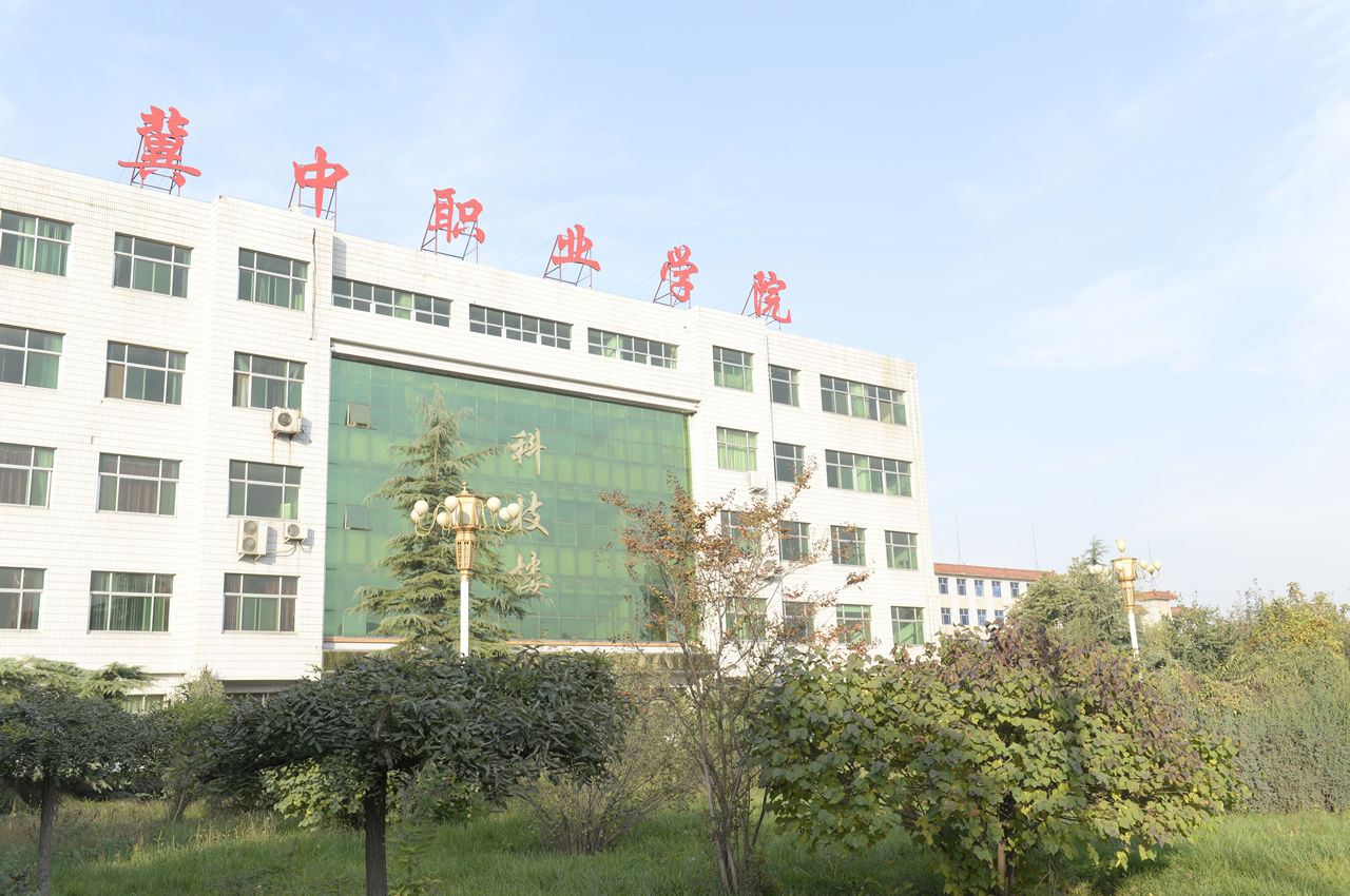 1916年)县立女子高等小学改建为直隶定县女子师范学校,1947年定州解放