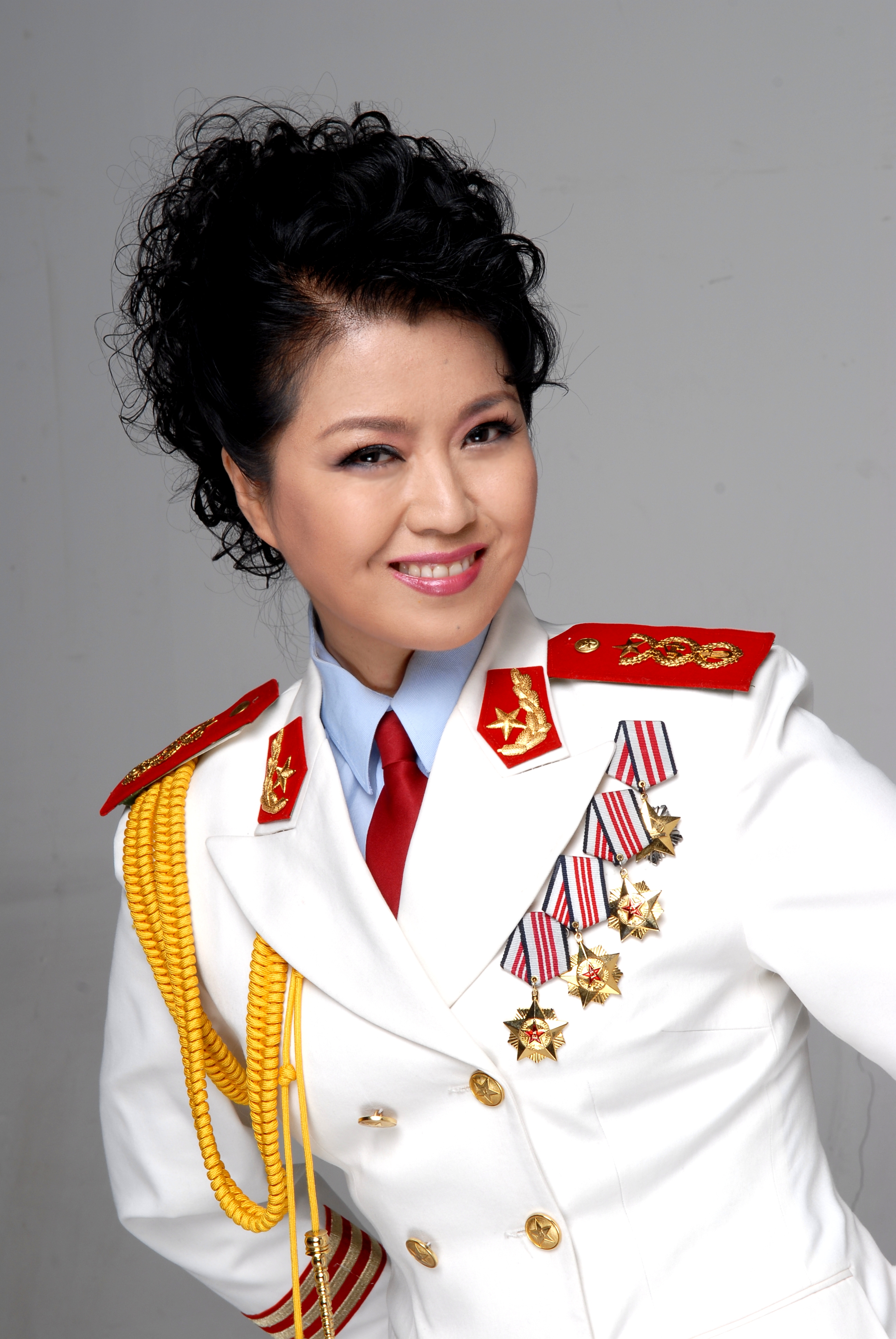 梁召今 中央电视台青年歌手电视大赛金奖,中国音乐金钟奖金奖获得者