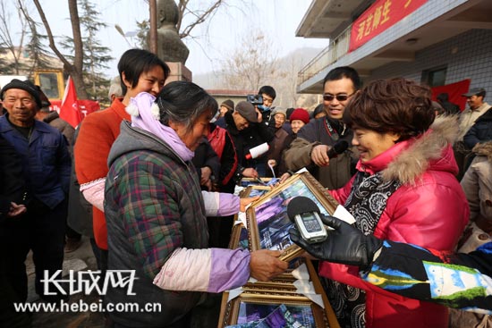 河北艺术职业学院师生“文化套餐”送下乡