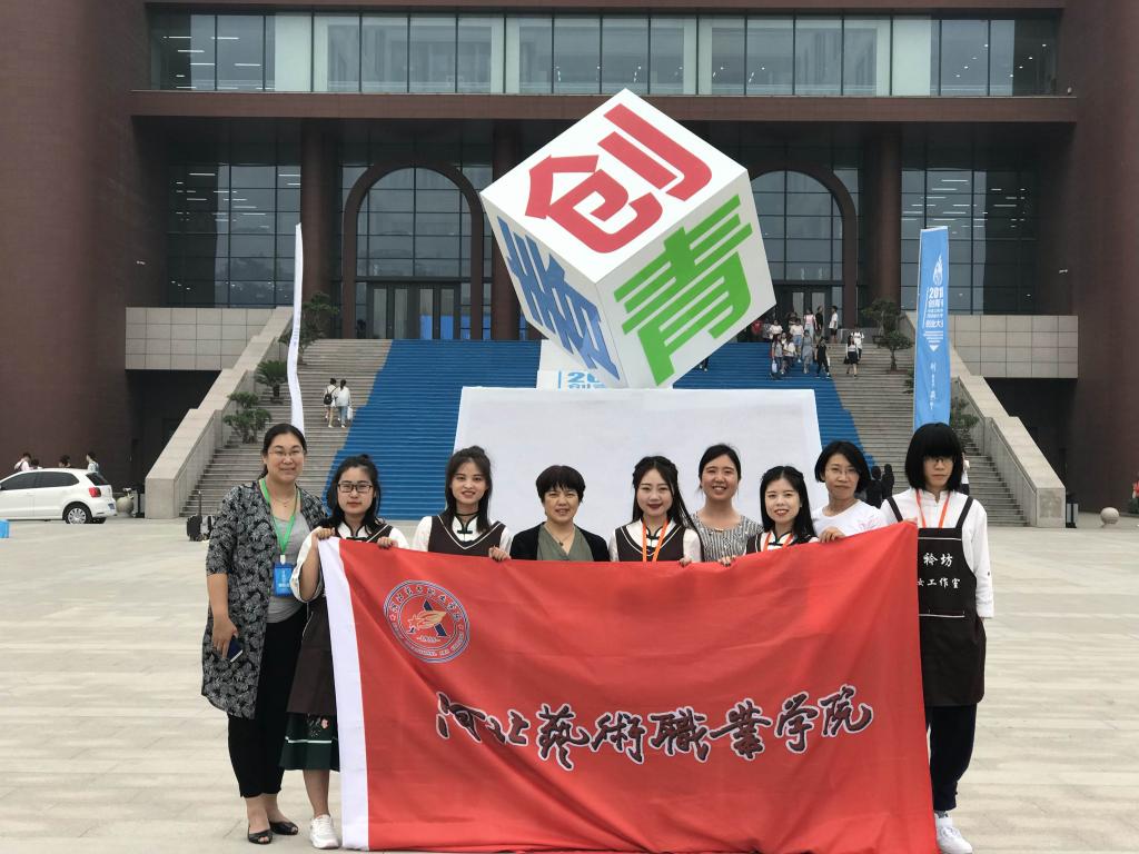延书记和师生赛前合影