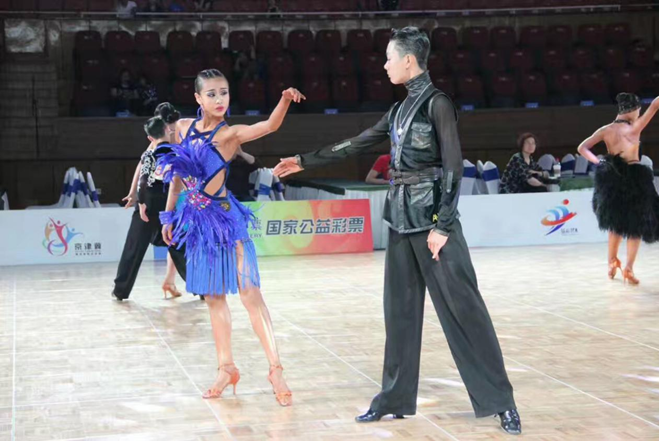 我院14、15级国标舞专业学生张振邦、冯诗佳